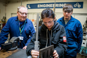 A lecturerer with two engineering students