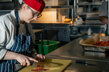 A student preparing food in The Wharncliffe kitchen