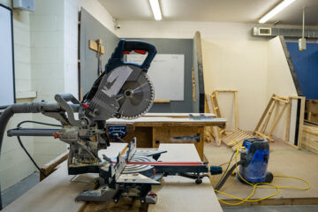 A saw in the joinery workshop